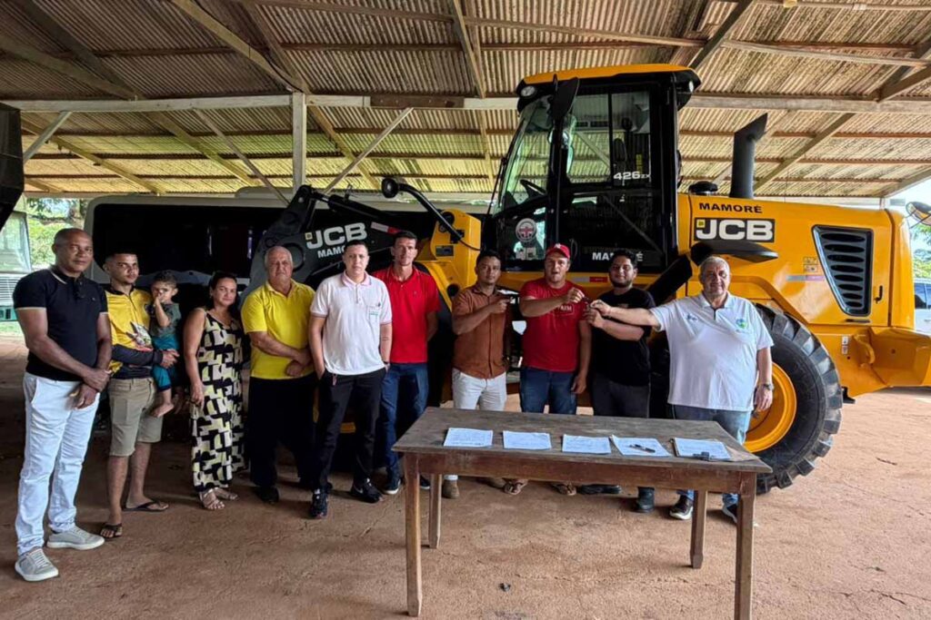 Pá carregadeira de R$ 800 mil reforça produção rural em São Miguel do Guaporé