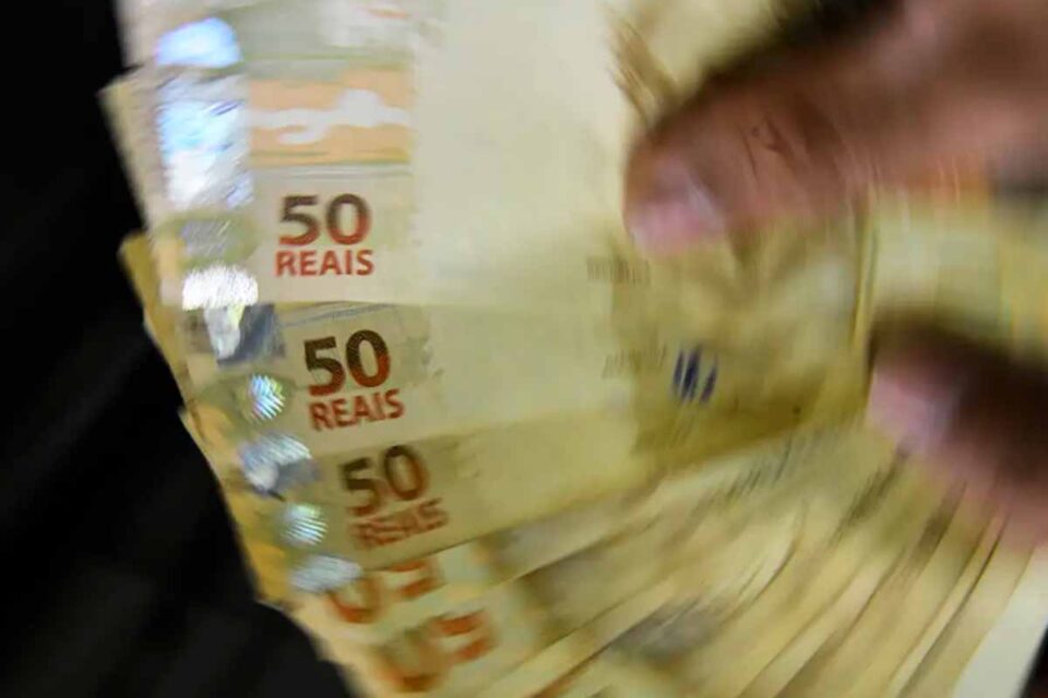 <div style="
                font-size: 18px;
                font-weight: bold;
                color: #0073aa;
                margin-bottom: 5px;
                text-transform: uppercase;
            ">IMPOSTO DE RENDA</div>Receita Federal libera R$ 300 milhões em restituições da malha fina do Imposto de Renda