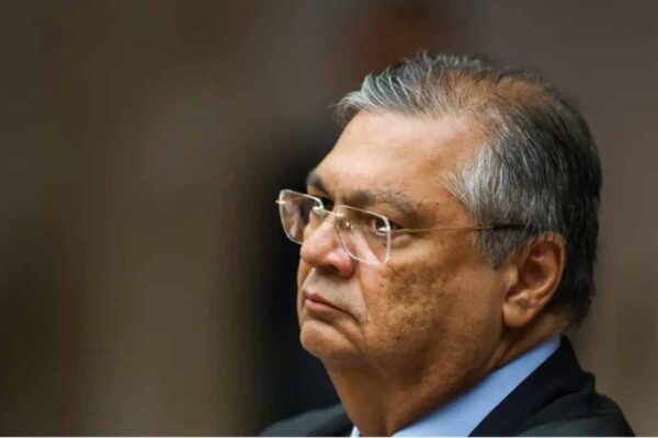 Flávio Dino suspende decisão da CPMI do INSS que determinou quebra de sigilos de Lulinha