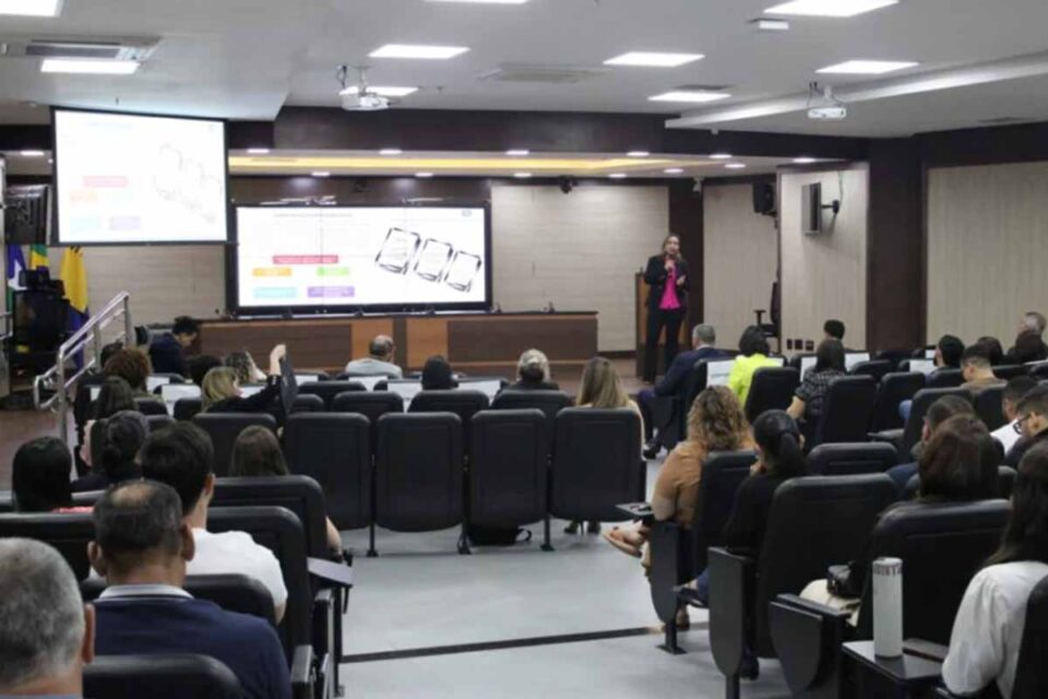 <div style="
                font-size: 18px;
                font-weight: bold;
                color: #0073aa;
                margin-bottom: 5px;
                text-transform: uppercase;
            ">PLANEJAMENTO E GESTÃO</div>Evento em Porto Velho destaca integração e boas práticas no controle interno do Executivo de Rondônia