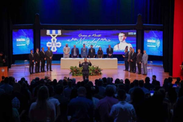 Governo de Rondônia concede Ordem do Mérito Marechal Rondon a 146 personalidades em cerimônia no Palácio das Artes