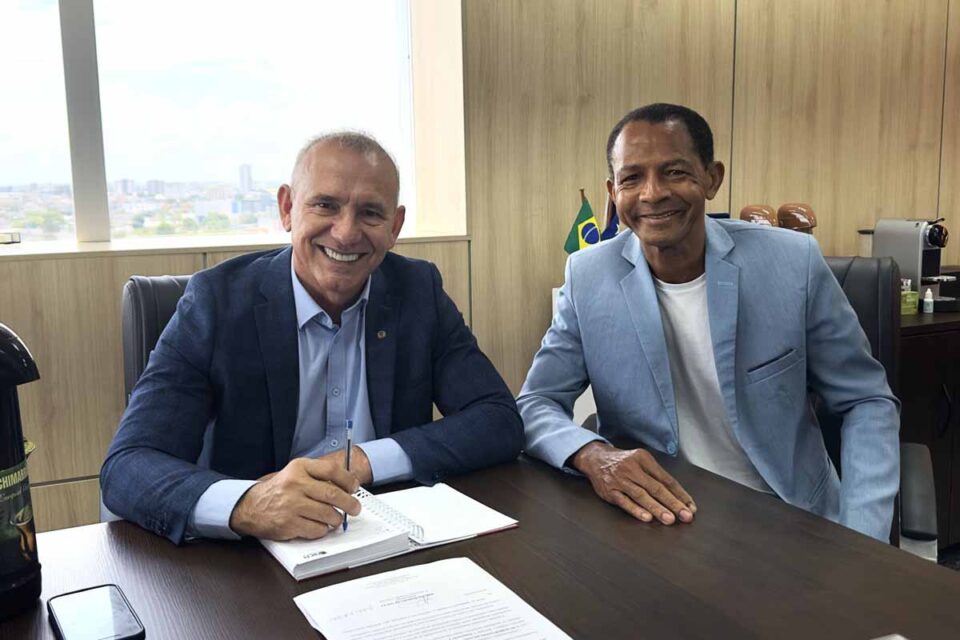 <div style="
                font-size: 18px;
                font-weight: bold;
                color: #0073aa;
                margin-bottom: 5px;
                text-transform: uppercase;
            ">INVESTIMENTO RURAL</div>Deputado Ezequiel Neiva destina R$ 58 mil para melhorar estradas rurais em Nova Brasilândia D’Oeste