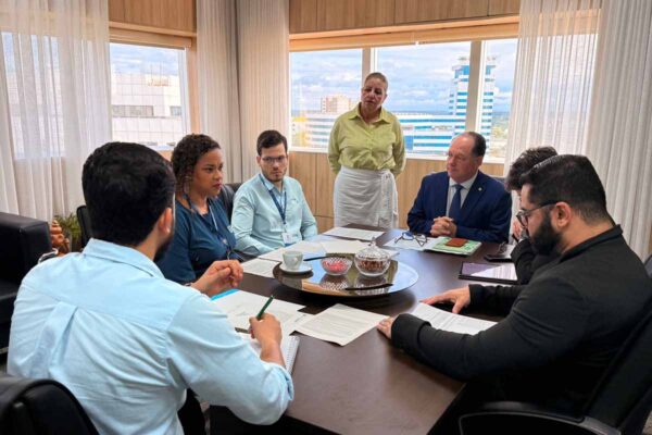 Deputado Pedro Fernandes discute proposta legislativa para fortalecer cooperativismo em Rondônia