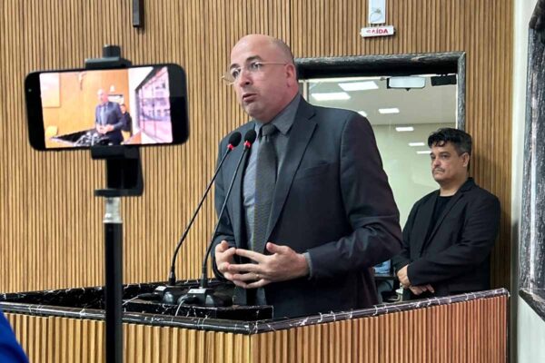 Vereador Gedeão Negreiros solicita pavimentação asfáltica para Rua Estrela no bairro Tiradentes em Porto Velho