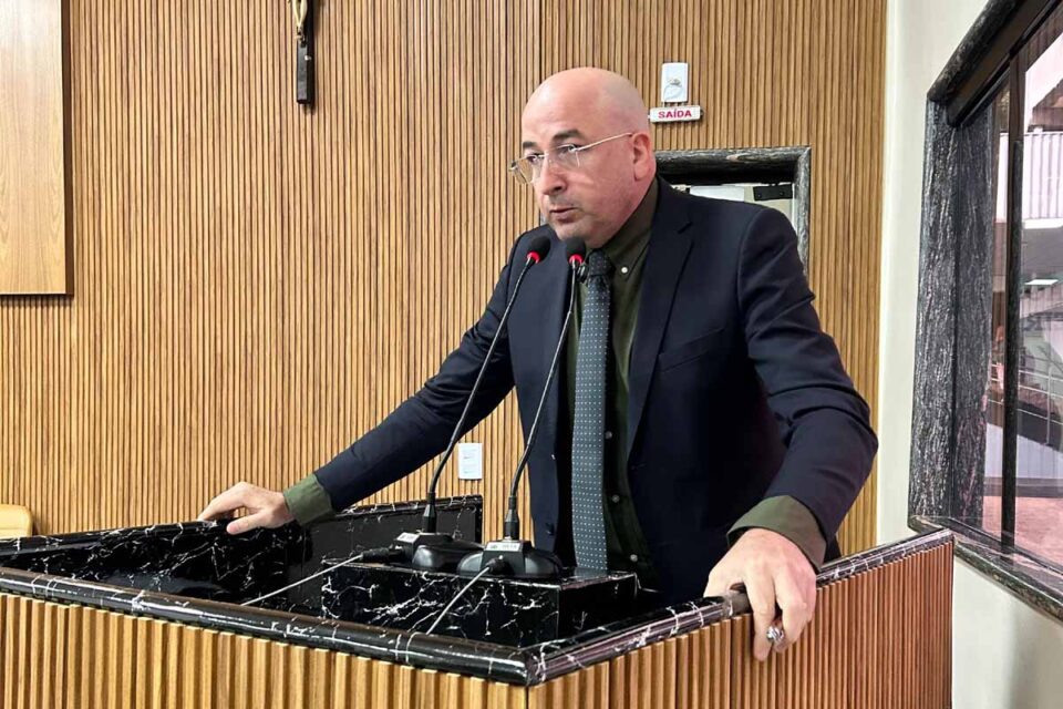 <div style="
                font-size: 18px;
                font-weight: bold;
                color: #0073aa;
                margin-bottom: 5px;
                text-transform: uppercase;
            ">INFRAESTRUTURA URBANA</div>Vereador Gedeão Negreiros solicita à Seminfra instalação de tampa de bueiro em esquina do bairro Flodoaldo Pontes Pinto