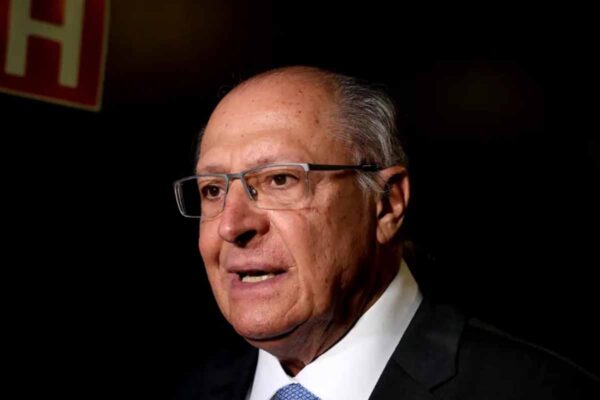 Governo federal anuncia medidas para reduzir preço do diesel e garantir abastecimento, afirma Alckmin