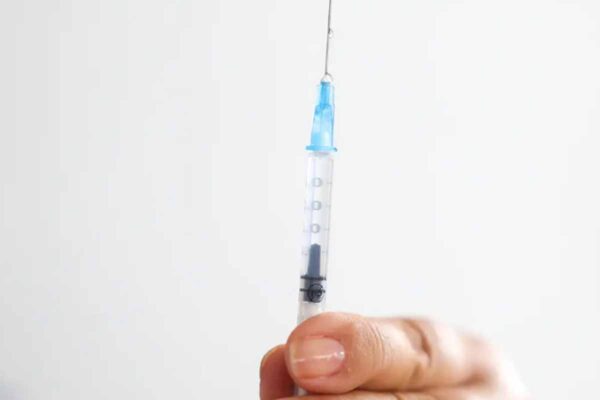 Cobertura vacinal contra HPV é insuficiente entre adolescentes e deixa milhões expostos no Brasil