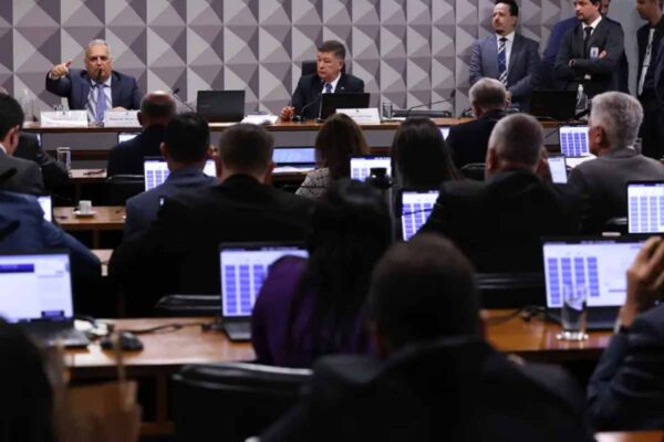 Mendonça restringe acesso da CPMI do INSS a dados de Daniel Vorcaro e manda devolver material à PF