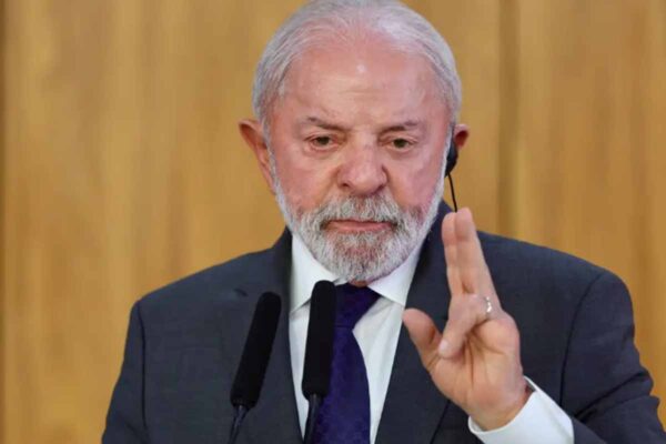 Lula condiciona entrada de assessor de Trump no Brasil à liberação de visto de Alexandre Padilha nos EUA