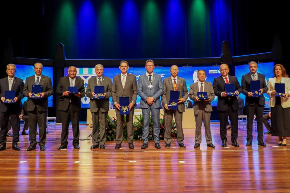 <div style="
                font-size: 18px;
                font-weight: bold;
                color: #0073aa;
                margin-bottom: 5px;
                text-transform: uppercase;
            ">HOMENAGEM</div>Magistrados do TJRO são homenageados com a Medalha da Ordem do Mérito Marechal Rondon em Porto Velho