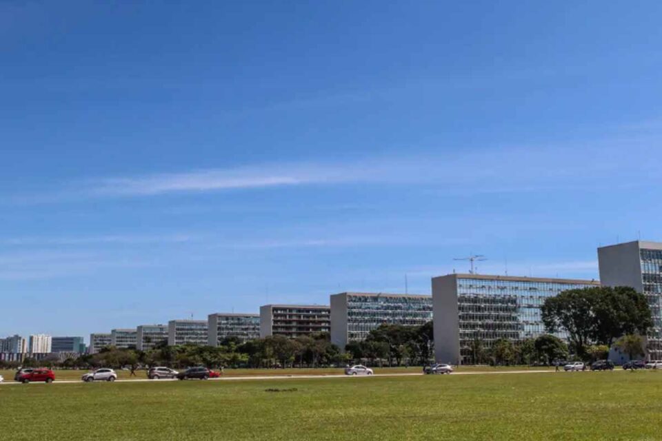 <div style="
                font-size: 18px;
                font-weight: bold;
                color: #0073aa;
                margin-bottom: 5px;
                text-transform: uppercase;
            ">EMENDAS PARLAMENTARES</div>Governo federal detalha bloqueio de R$ 1,6 bilhão no Orçamento de 2026 e mantém restrição de gastos