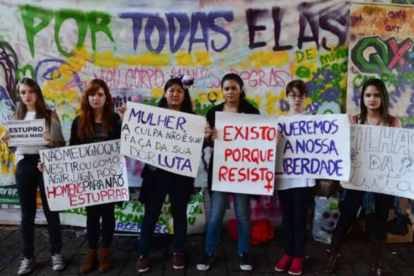 Pesquisa mostra que 82% das mulheres têm muito medo de estupro no Brasil em 2025