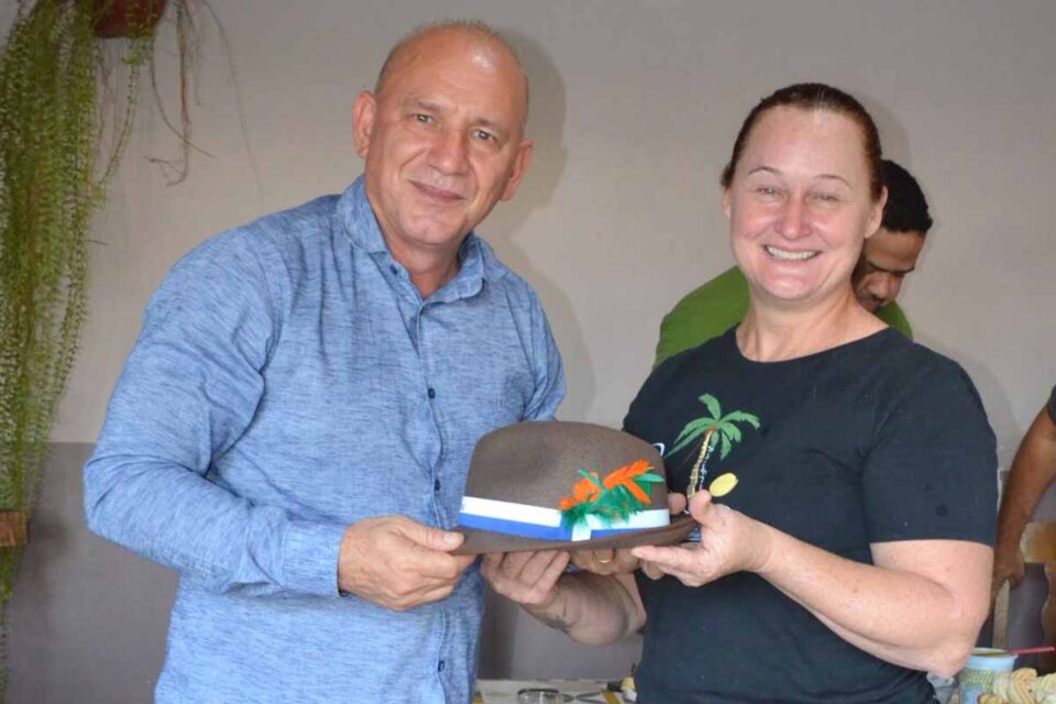 <div style="
                font-size: 18px;
                font-weight: bold;
                color: #0073aa;
                margin-bottom: 5px;
                text-transform: uppercase;
            ">TRADIÇÃO POMERANA</div>Deputado Ezequiel Neiva reforça valorização da cultura pomerana em Espigão do Oeste durante evento cultural