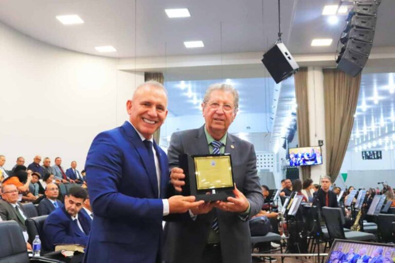 Ezequiel Neiva entrega Voto de Louvor pelos 104 anos da Assembleia de Deus em Rondônia