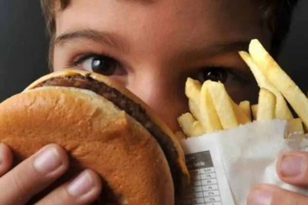 Atlas Mundial aponta que 20,7% das crianças e adolescentes vivem com sobrepeso ou obesidade no mundo