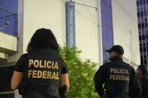Operação Indébito cumpre prisões e buscas em investigação sobre descontos ilegais em benefícios do INSS