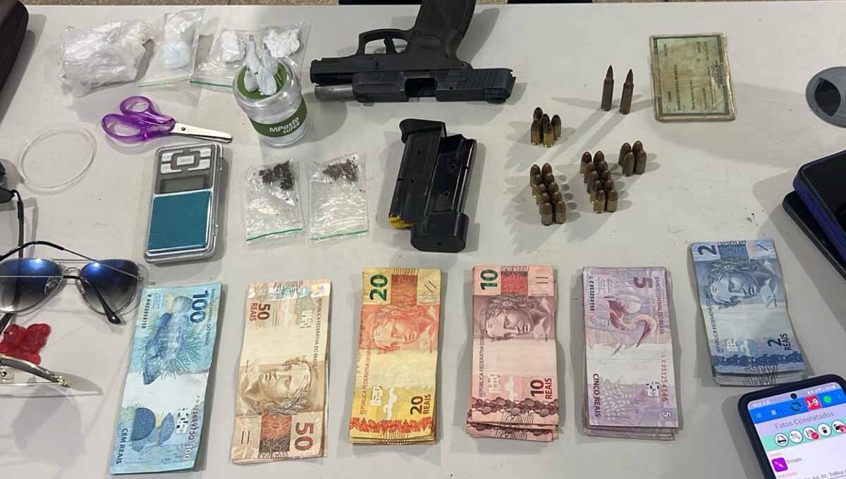 PM apreende arma com numeração raspada, drogas e munições de fuzil durante ação policial em Vilhena