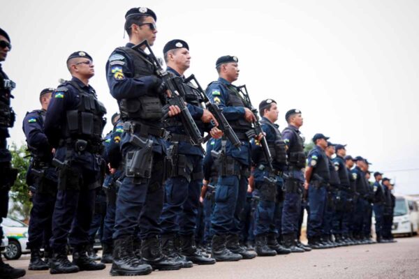 Suspeito de tráfico de drogas é preso pela Polícia Militar durante patrulhamento em Pimenta Bueno