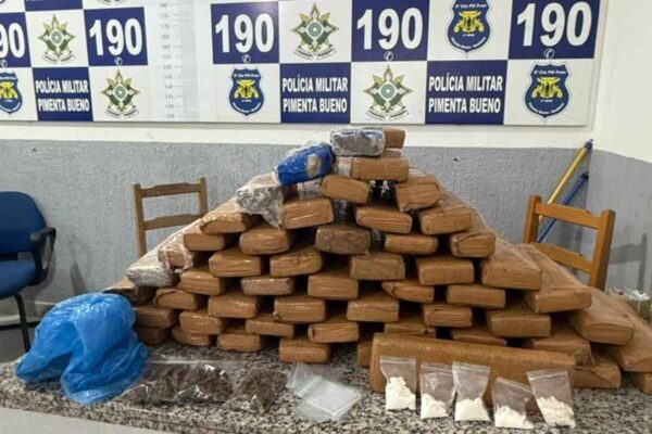 Mais de 55 kg de drogas são apreendidos em apartamento usado como depósito do tráfico em Pimenta Bueno