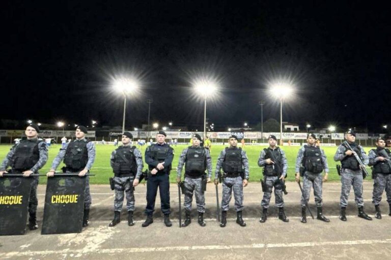 Polícia Militar garante segurança em partida do Campeonato Rondoniense no estádio Cassol, em Rolim de Moura