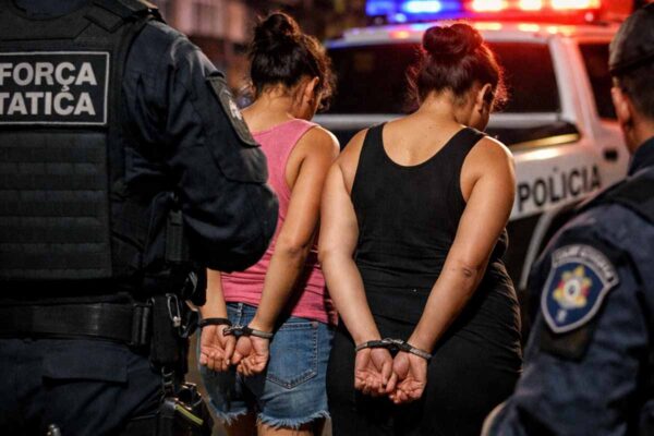 Operação Força Total: PM prende duas mulheres por tráfico e associação no bairro Mariana, em Porto Velho