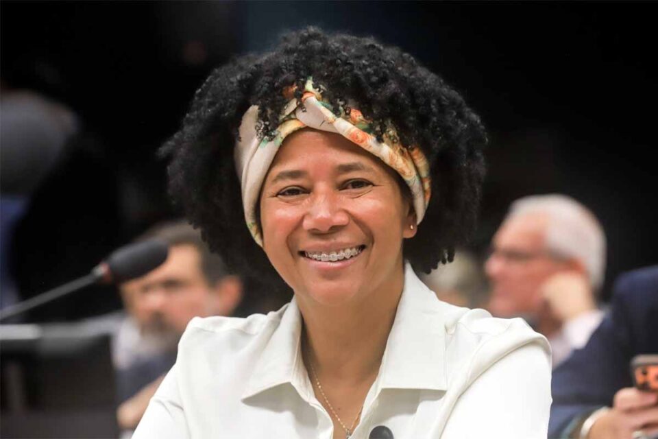 <div style="
                font-size: 18px;
                font-weight: bold;
                color: #0073aa;
                margin-bottom: 5px;
                text-transform: uppercase;
            ">EVENTO</div>Silvia Cristina articula evento com Tereza Cristina e filiação de liderança do agro em Vilhena