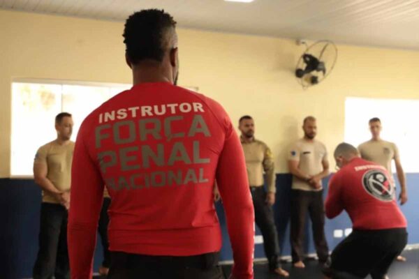 Curso de imobilização policial capacita agentes e reforça segurança operacional em Porto Velho