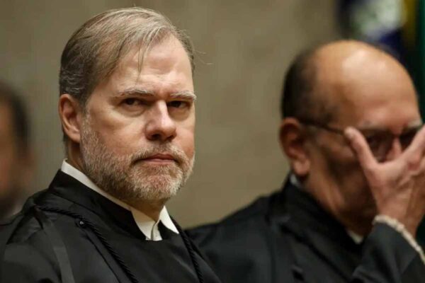Dias Toffoli se declara suspeito e não participará de julgamento sobre prisão do banqueiro Daniel Vorcaro no STF