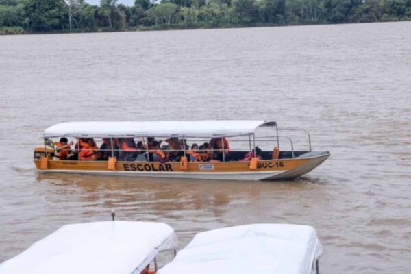Transporte escolar fluvial amplia acesso à educação para mais de 900 estudantes no Baixo Madeira