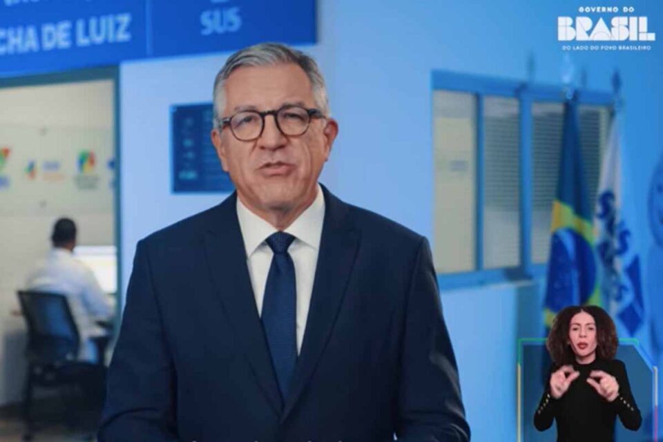 <div style="
                font-size: 18px;
                font-weight: bold;
                color: #0073aa;
                margin-bottom: 5px;
                text-transform: uppercase;
            ">IMUNIZAÇÃO</div>Dia D da vacinação contra gripe mobiliza país e governo reforça proteção antes do inverno