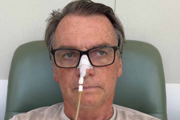 Bolsonaro segue internado com infecção pulmonar: broncopneumonia bacteriana pode afetar órgãos vitais