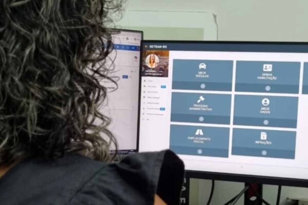 Detran-RO disponibiliza emissão online do CRLV e consulta de débitos pela Central de Serviços
