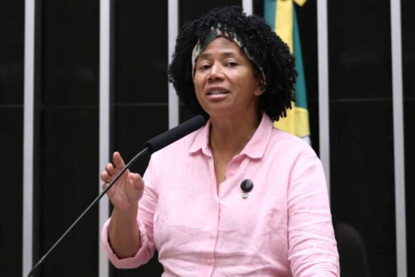 Curso de operador e manutenção de trator é ofertado a produtores da Aprozero em Alvorada do Oeste com recurso da deputada Sílvia Cristina