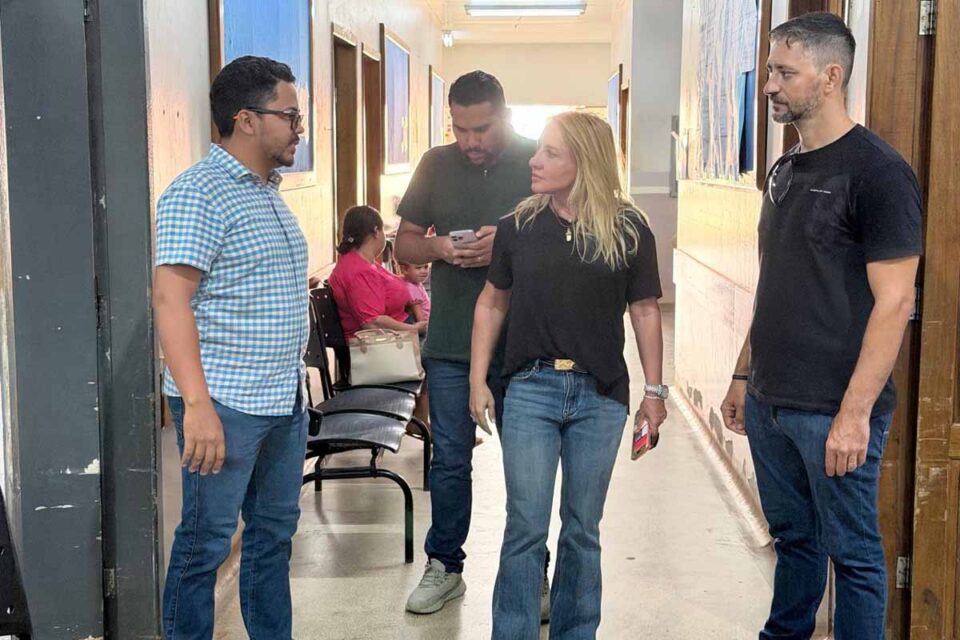 <div style="
                font-size: 18px;
                font-weight: bold;
                color: #0073aa;
                margin-bottom: 5px;
                text-transform: uppercase;
            ">INVESTIMENTOS</div>Mais de R$ 4,5 milhões são destinados a Espigão D’Oeste com foco em saúde, agricultura e infraestrutura