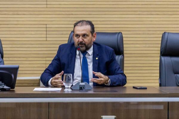 Laerte Gomes assegura R$ 942 mil para compra de implementos agrícolas em Vale do Paraíso