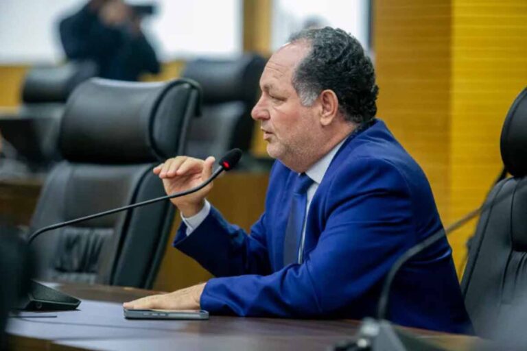 Abastecimento de água tratada segue parado em União Bandeirantes após danos na rede de distribuição