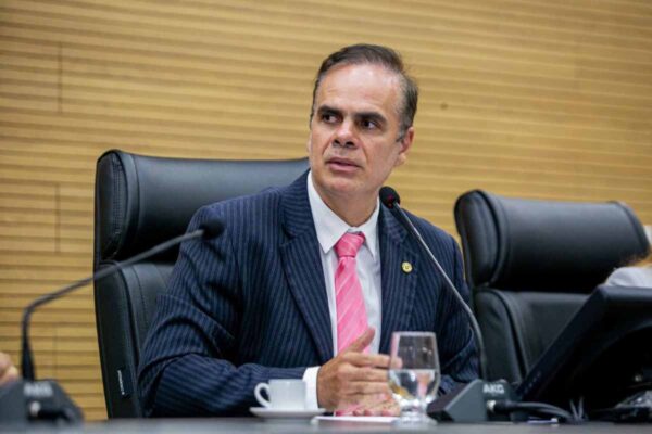 Entrega de maquinários agrícolas em Jaru impulsiona produção rural com apoio do deputado Alan Queiroz
