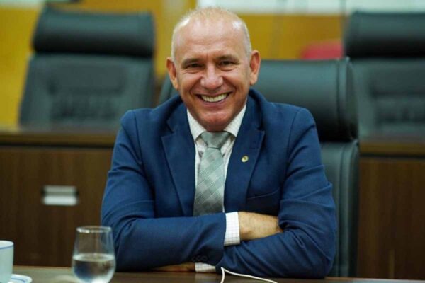 Cerejeiras inicia recapeamento de 10 km de ruas com investimento superior a R$ 6 milhões