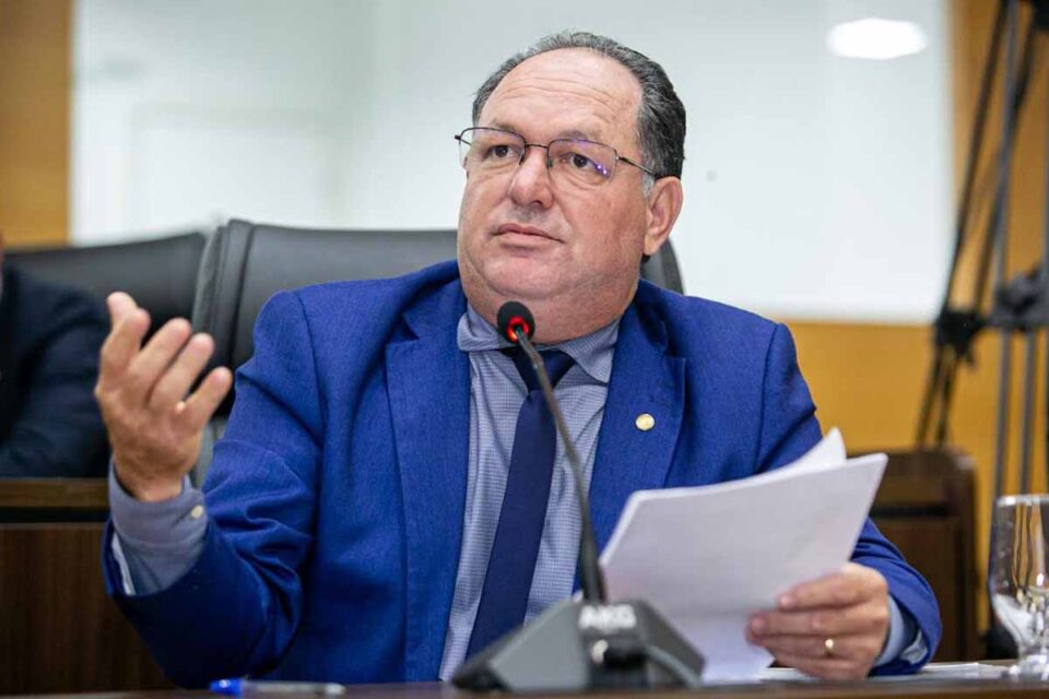 <div style="
                font-size: 18px;
                font-weight: bold;
                color: #0073aa;
                margin-bottom: 5px;
                text-transform: uppercase;
            ">INFRAESTRUTURA VIÁRIA</div>Manutenção na RO-140 entre BR-364 e Cacaulândia melhora trafegabilidade após indicação do deputado Pedro Fernandes