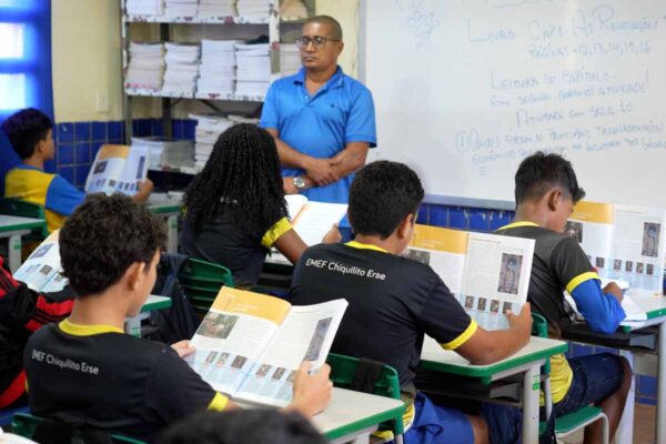 Dia Nacional do Livro Didático mobiliza escola rural de Porto Velho e reforça acesso gratuito a 45 mil alunos
