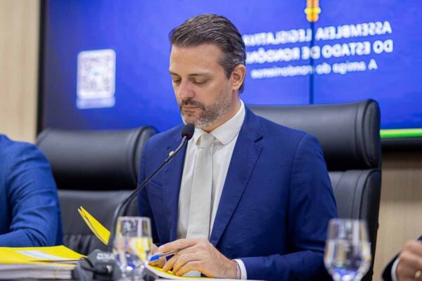 Deputado propõe reduzir para 50% nota mínima em concurso da Seduc-RO