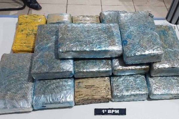 Mulher é presa com 16 kg de maconha após desembarcar de ônibus em Porto Velho