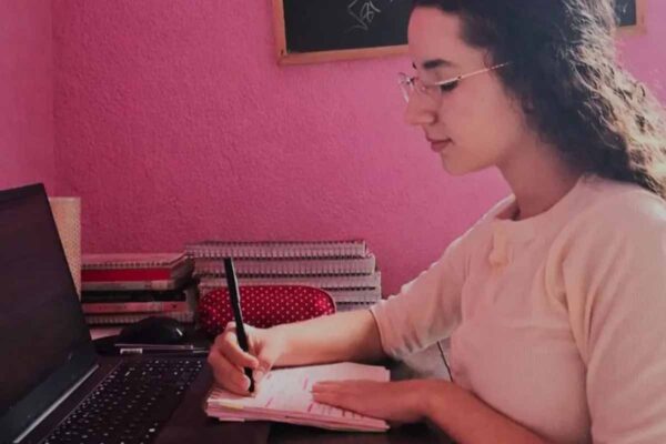 Estudante de ensino com Mediação Tecnológica é aprovada em Medicina na Unir após alto desempenho no Enem