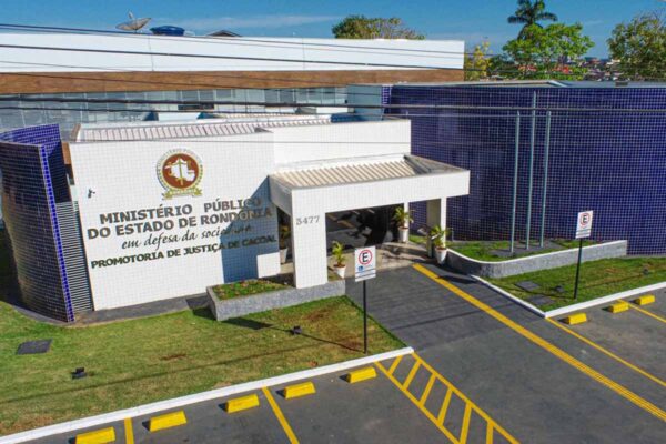 Réu é condenado a mais de 24 anos por tentativa de feminicídio contra companheira em Cacoal