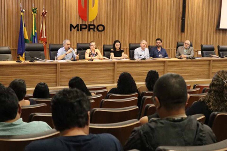 <div style="
                font-size: 18px;
                font-weight: bold;
                color: #0073aa;
                margin-bottom: 5px;
                text-transform: uppercase;
            ">POLÍTICAS AMBIENTAIS</div>Workshop em Porto Velho debate impactos da poluição do ar e das queimadas na saúde na Amazônia