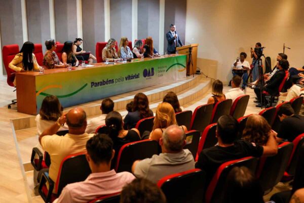 OAB Rondônia entrega credenciais a 49 novos advogados em cerimônia com presença do Procurador-Geral de Justiça