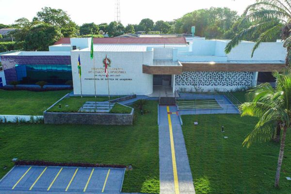 Adolescente é representada pelo MPRO por homicídio do avô e tentativa contra a avó na zona rural de Ariquemes