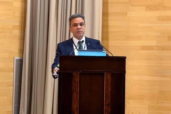 Edilson Silva, do TCE-RO, representa o Brasil em congresso internacional sobre controle público na Espanha