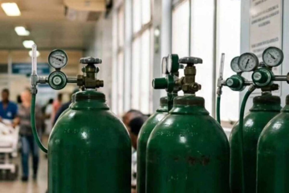 <div style="
                font-size: 18px;
                font-weight: bold;
                color: #0073aa;
                margin-bottom: 5px;
                text-transform: uppercase;
            ">OPERAÇÃO POLICIAL</div>Polícia Civil prende servidor e desarticula esquema de desvio de cilindros de oxigênio em Espigão do Oeste