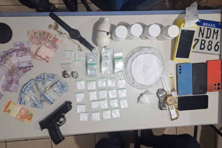 Três suspeitos são presos após Polícia Militar apreender drogas em bar usado como ponto de tráfico em Porto Velho